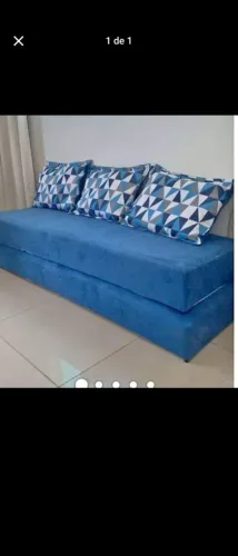 Sofá Azul com 3 Almofadas