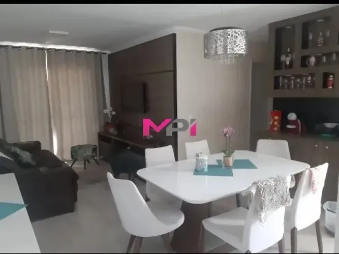 APARTAMENTO A VENDA NO CONDOMÍNIO MORADA DOS PINHEIROS.