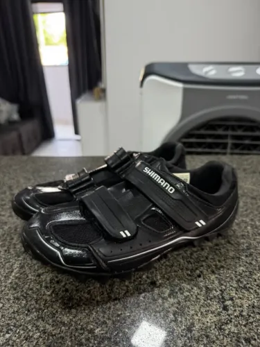 Sapatilha Shimano para ciclismo 