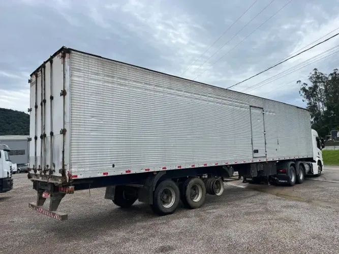 Carreta Baú LS Furgão Facchini 2010 30 paletes 