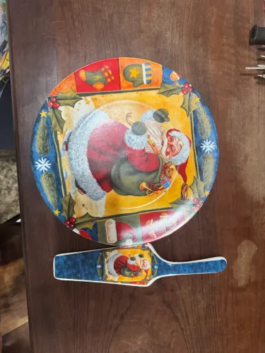 Prato para bolo de papai Noel de louça com cortador