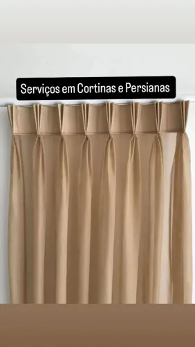 Cortinas em tecido bege para sala