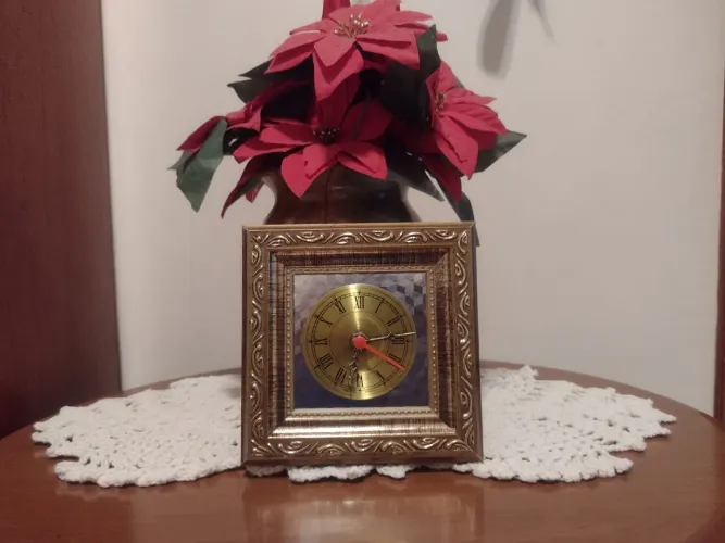 Relógio artesanal de parede/mesa, mostrador estilo clássico, moldura 11x11 cm