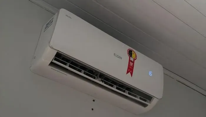 Central Agratto 12mil btus, inverter. Central Elgin 9mil btus, convencional.