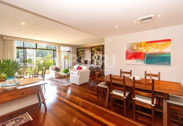 BANDEIRA DE MELLO VENDE NA GÁVEA. APARTAMENTO COM SALÃO E QUATRO QUARTOS. VENHA CONHECER