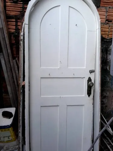 Portas em madeira estilo colonial.