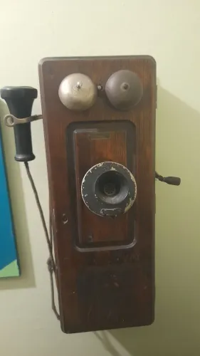 Telefone Antigo de Parede - Peça de Colecionador