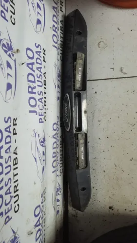 Friso Régua capo traseiro Fiesta Zetec Sedan com luz de placa