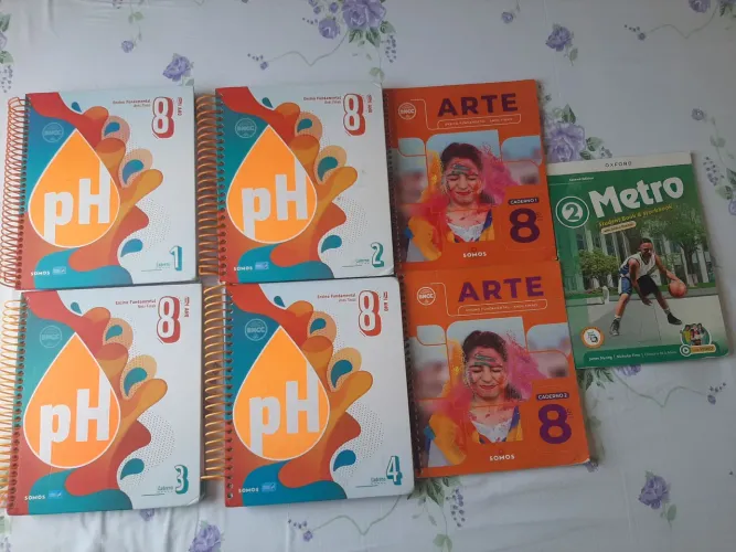 Livros didáticos pH 8° ano