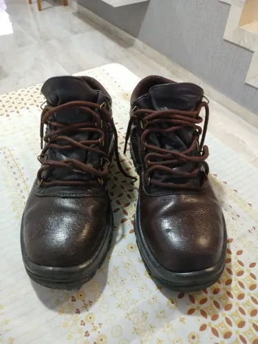 Botas  de couro com biqueira , com CA
