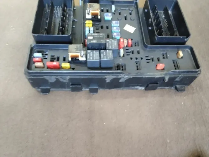 Caixa fusível fusion ranger 2.0 2.2 com detalhes no plastico 