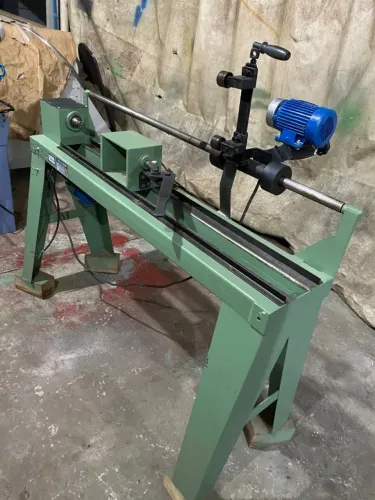 Torno lixador para madeira barramento 1300 mm usado - revisado