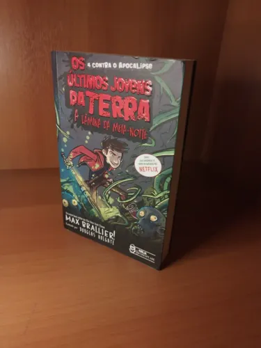 Os Últimos Jovens da Terra - A Lâmina da Meia-Noite