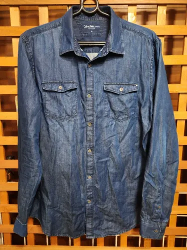 Camisa jeans CALVIN KLEIN TAM M - (DESAPEGO )