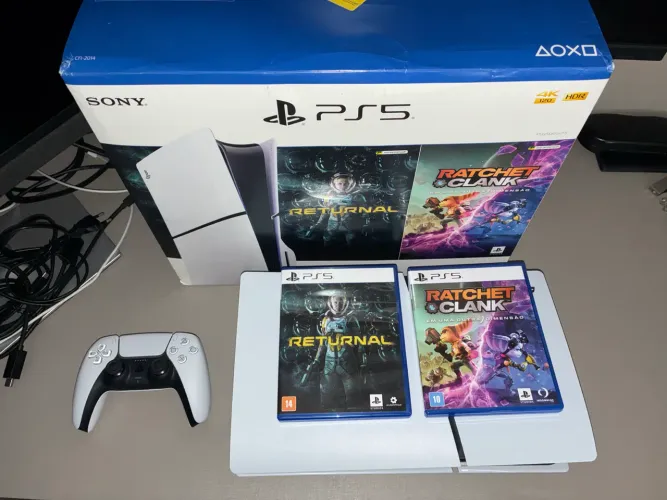 PS5 Slim (Mídia Física)- Praticamente novo, uso mínimo!