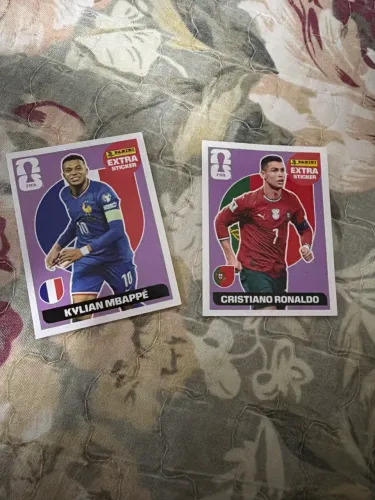 Figurinha Mbappé e Criatiqno Ronaldo Roxa