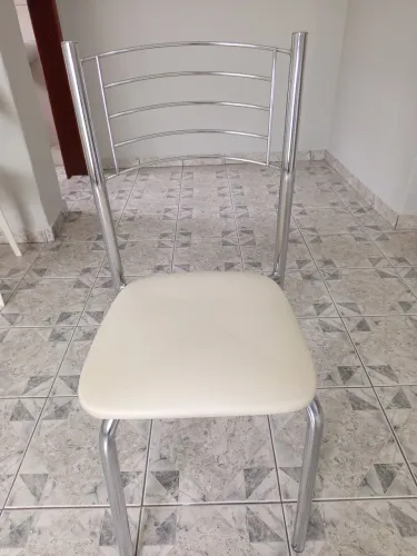 Jogo com 4 cadeiras de cozinha