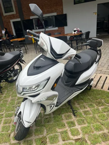 Vendo Scooter Elétrica 3000W - Pronta para o rolê econômico e sustentável! 