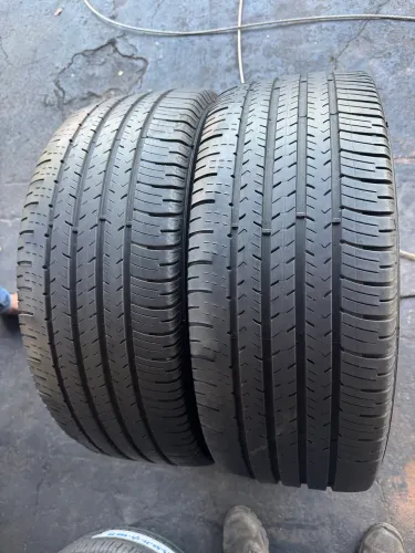 Par de Pneus Goodyear Aro 18 EfficientGrip SUV 235/55R18 104V XL, 80% vida útil