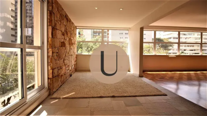 Apartamento Alto Padrão 327m² em Higienópolis: 4 Suítes, Living com Janelões e 3 Vagas