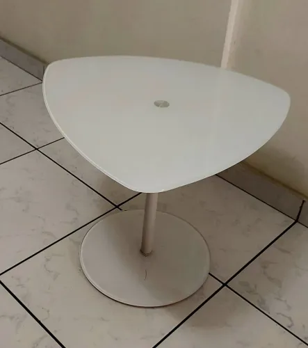 Mesa de canto em vidro design