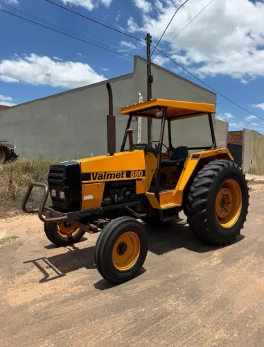 TRATOR AGRÍCOLA