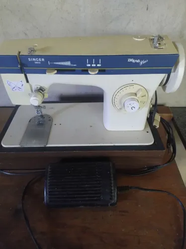 Vendo máquina de costura ótimo estado bem conservado