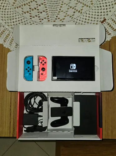 Nintendo Switch V2 Completo + Cartão MicroSD 128 GB + Jogo