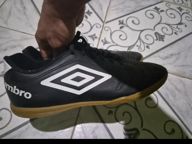 Chuteira futsal umbro 44"