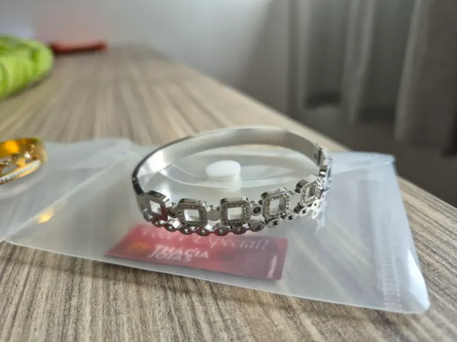 Bracelete em aço