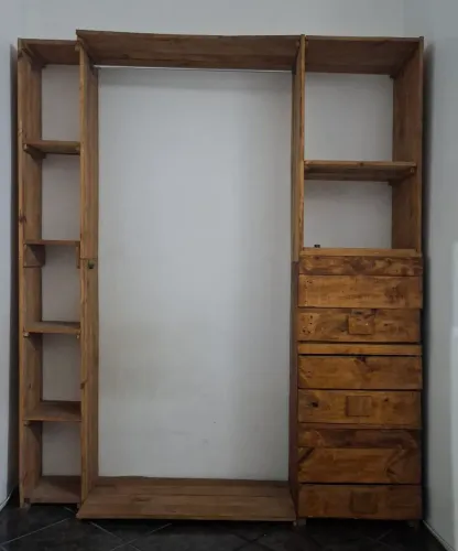 Guarda roupa Pallet