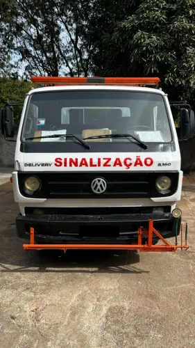 CAMINHÃO VW 8160 COM CABINE + PLATAFORMA DE PINTURA VIÁRIA COMPLETA