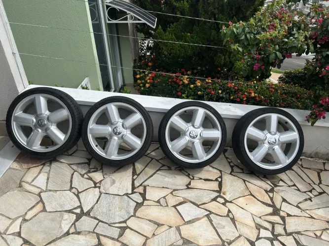 Jogo de Rodas Aro 17 VW - Excelente Estado