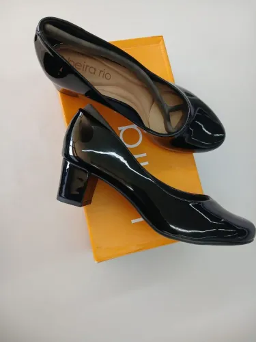 Sapato preto em veniz Beira Rio n 38
