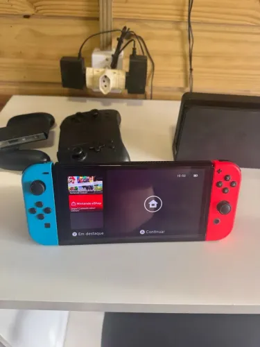 Vendo Nintendo Switch OLED em ótimo estado, 3 meses de uso + controle adicional