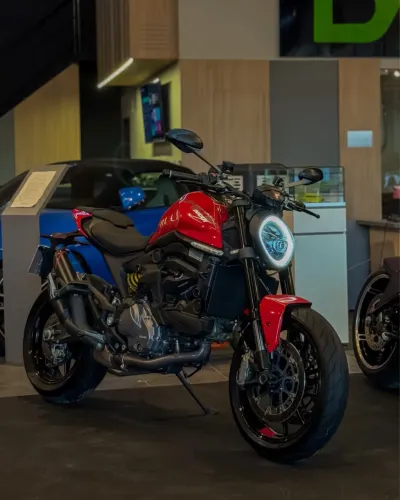 Ducati Monster 937 2023 com apenas 2.600km