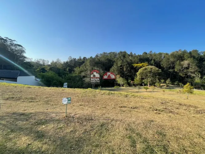 Terreno Padrão em Condomínio em Jambeiro