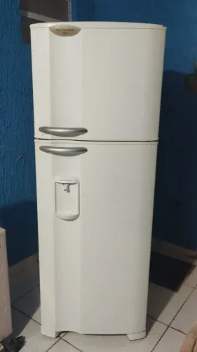 Vendo geladeira duplex Electrolux 277 litros fros free 127vts tudo funcionando e garantia