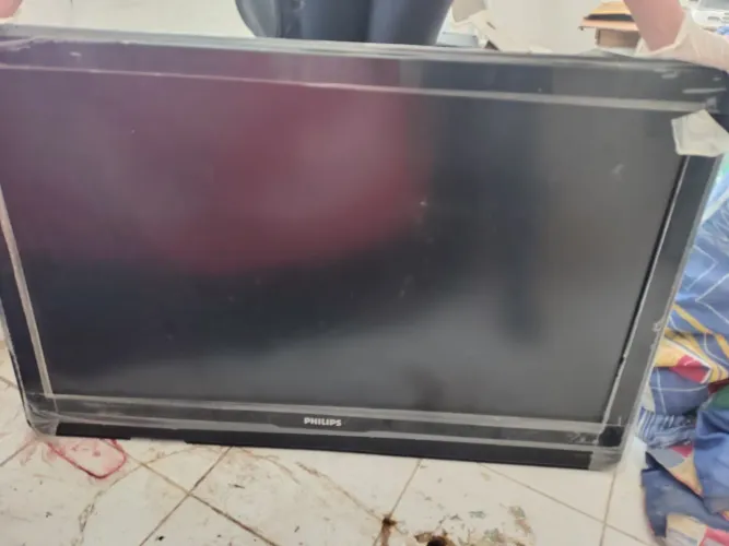 TV Philips 42" LCD (Modelo 42PFL3403/78) Para Retirada De Peças - Tela Inteira