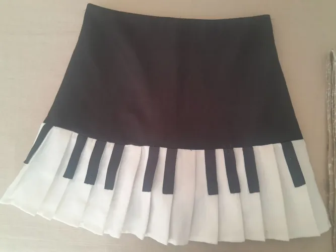 Saia Pregas Piano Shein - Tamanho P