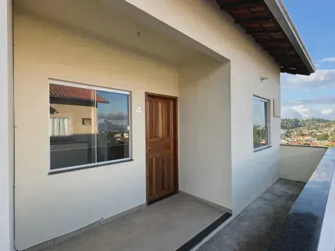 Alugo casa com 1 quarto no Centro - Maricá - RJ