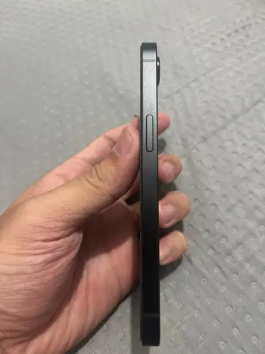 iPhone 16e