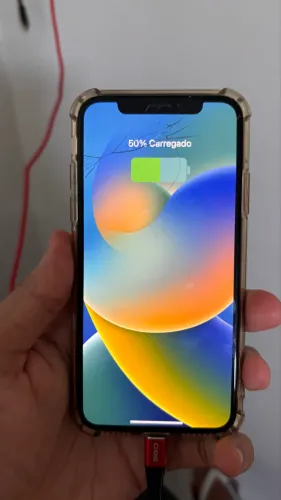 iPhone X 64GB com tela trincada.