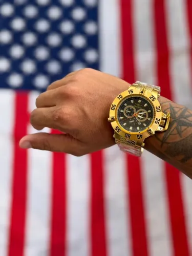 Invicta Dourado com Preto
