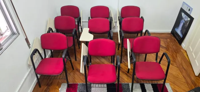 Conjunto 10 cadeiras Universitarias estofadas com pranche lateral estrutura metalica este
