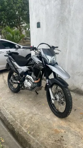 Moto impecável, bastante conservada só pegar e andar, IPVA pago, moto quitada.
