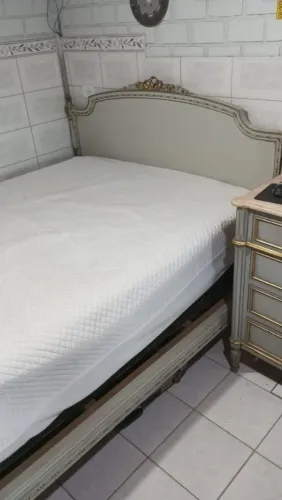 Cama, Penteadeira e Criado Mudo Antigo