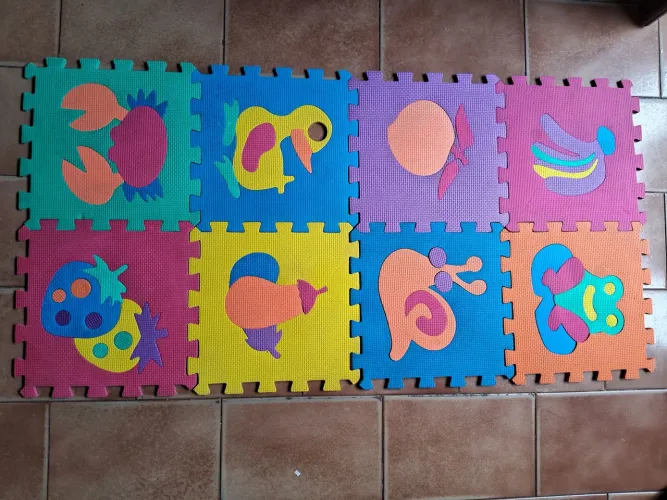 TATAME DE EVA  INFANTIL FRUTAS E BICHINHOS 8 PEÇAS ECA
