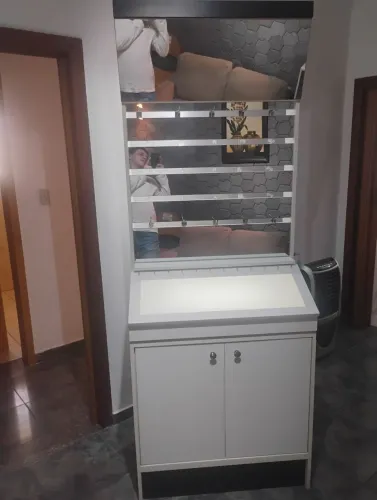 Prateleira Armário Vitrine Fechadura Canaletado Painel Led Com Espelho