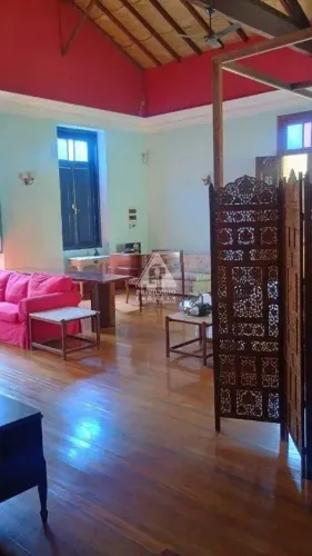 Casa à venda em São Cristóvão, RJ  1 quarto, 1 suíte, frente, com piscina